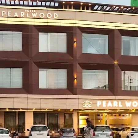 Hotel Pearl Wood Zirakpur Εξωτερικό φωτογραφία