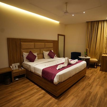 Hotel Pearl Wood Zirakpur Εξωτερικό φωτογραφία