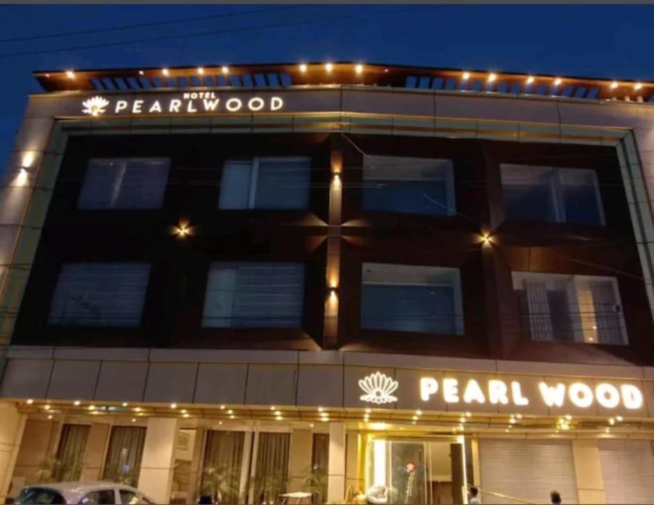 Hotel Pearl Wood Zirakpur Εξωτερικό φωτογραφία