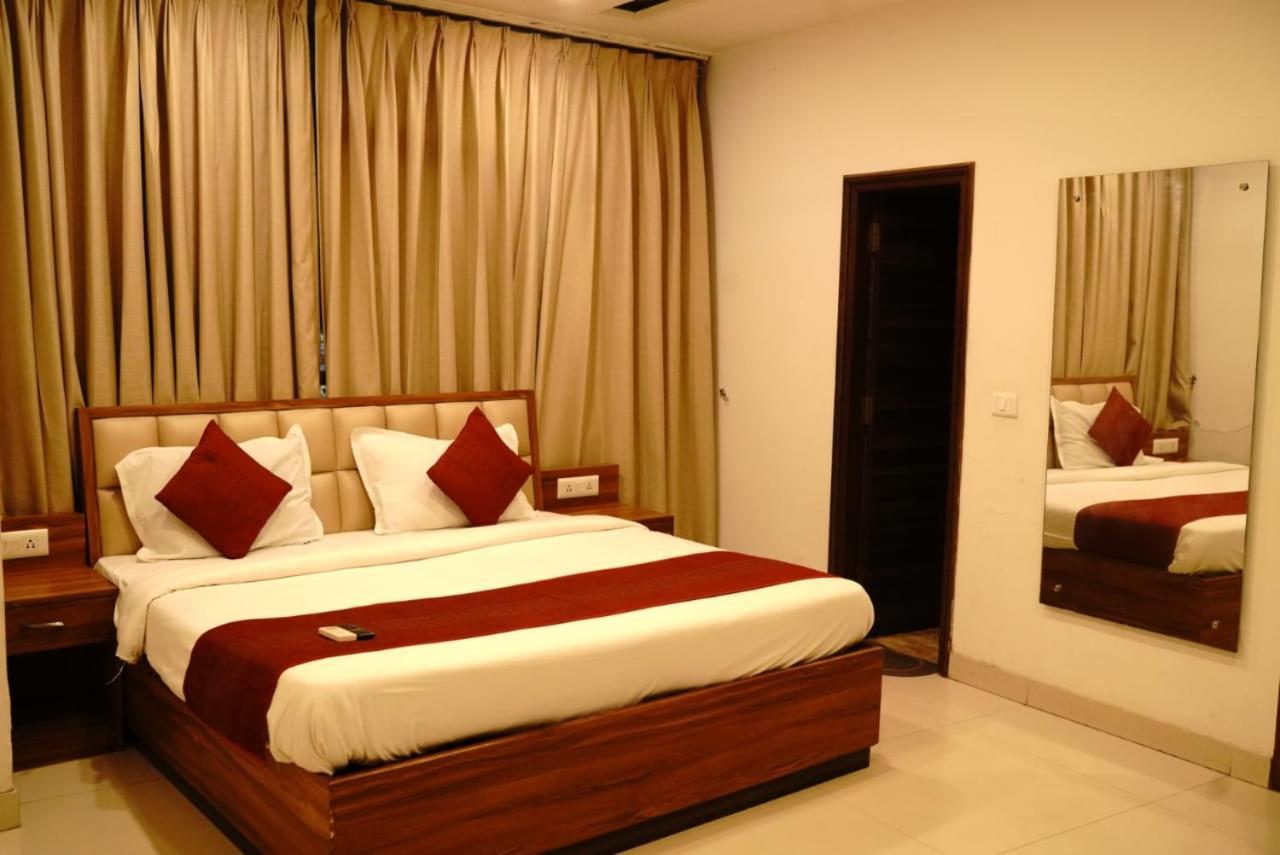 Hotel Pearl Wood Zirakpur Εξωτερικό φωτογραφία
