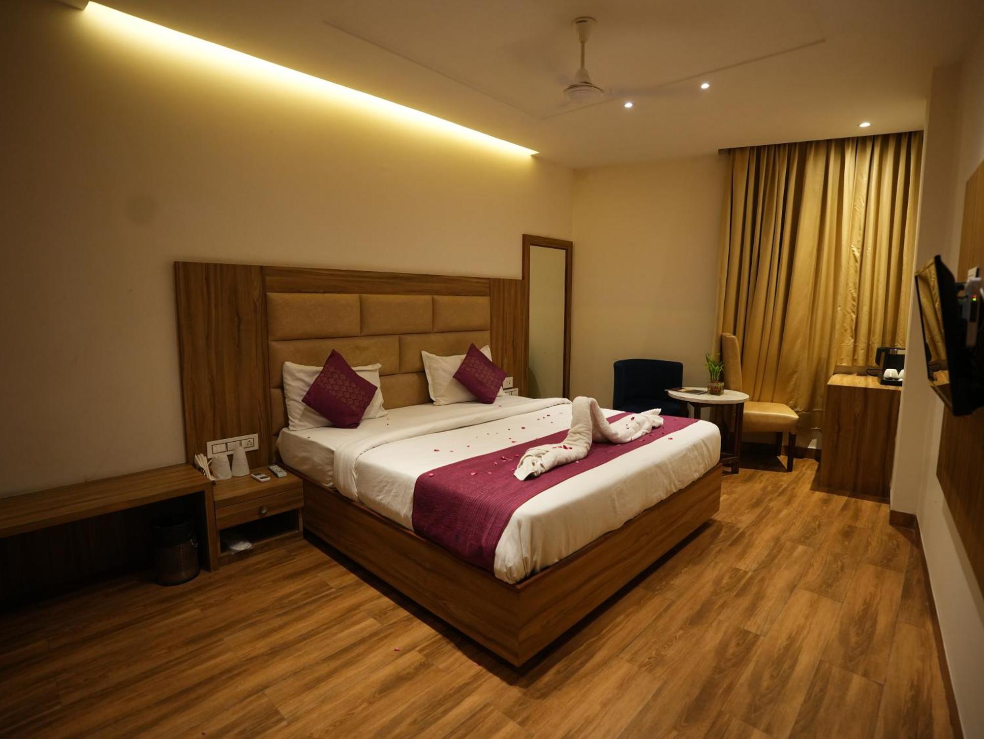 Hotel Pearl Wood Zirakpur Εξωτερικό φωτογραφία